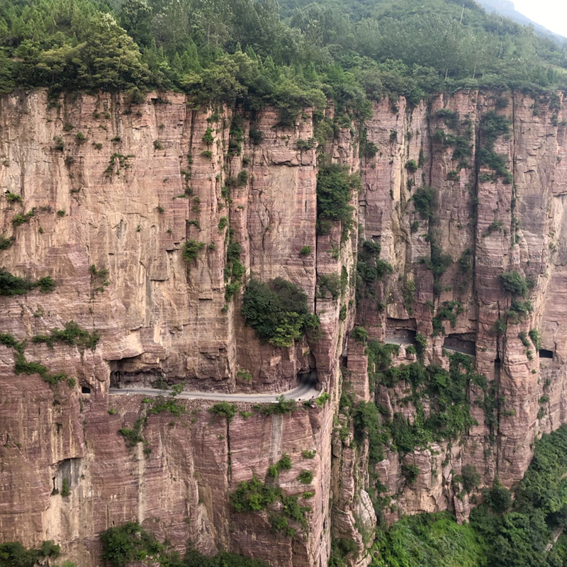 （長青樹）【縱橫東北 環(huán)游七省】山西：掛壁公路、河南：峰林峽、河北：山海關(guān)古城、黑龍江：漠河、北極村、哈爾濱、內(nèi)蒙古：海拉爾、滿洲里、遼寧：沈陽故宮、盤錦紅海灘、吉林長白山 空調(diào)專列16天
